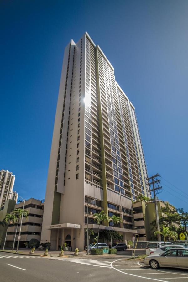 Beautiful Mountain View In Waikiki Sunset With Parking Leilighet Honolulu Eksteriør bilde